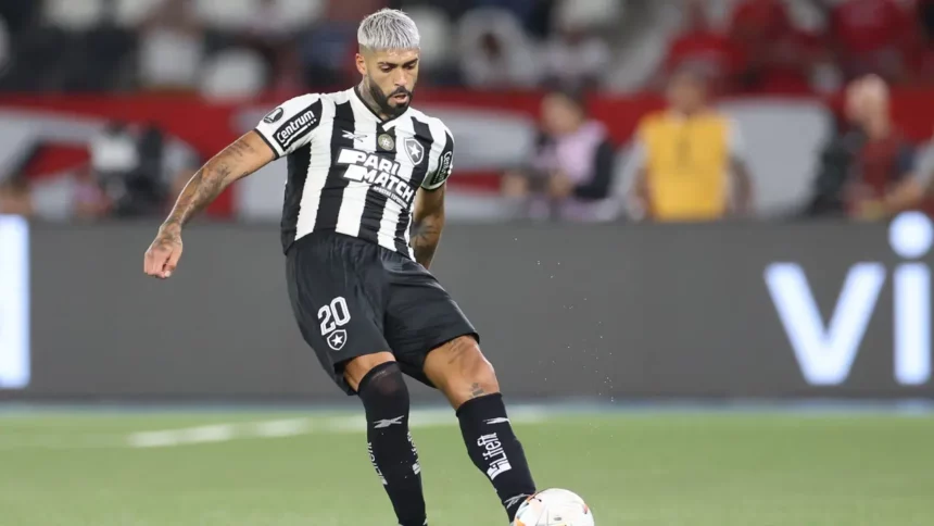 Zagueiro do Botafogo projeta decisão contra o São Paulo: "Acho que vão querer sair para o jogo"