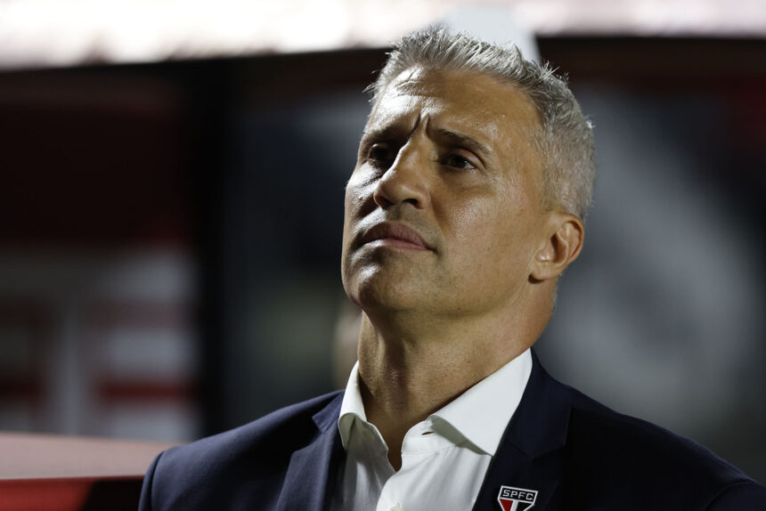 São Paulo despenca após demissão de Crespo e soma apenas 15 de 42 pontos no Brasileirão 1 São Paulo despenca após demissão de Crespo e soma apenas 15 de 42 pontos no Brasileirão