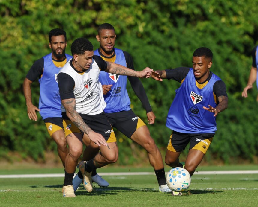 São Paulo volta aos treinos no CT da Barra Funda; veja fotos da reapresentação 1 São Paulo volta aos treinos no CT da Barra Funda