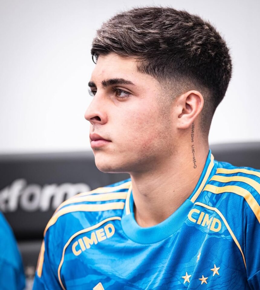 Ex-jogador da base do São Paulo comenta saída para o Cruzeiro 1 Ex-jogador da base do São Paulo comenta saída para o Cruzeiro