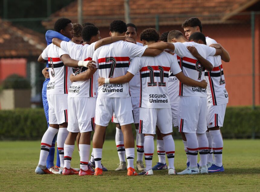 São Paulo é derrotado nas categorias Sub-17 e Sub-20 pelo Brasileirão 1 São Paulo é derrotado nas categorias Sub-17 e Sub-20 pelo Brasileirão